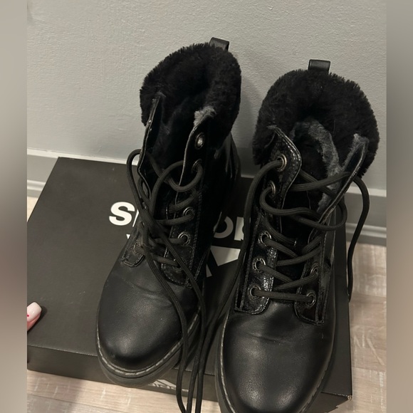 Bugatti winter boots, size 8 - Picture 2 of 6